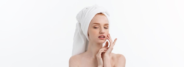 Jak serum z kwasem hialuronowym może zrewolucjonizować Twoją rutynę pielęgnacyjną?